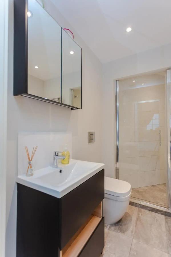 Апартаменты Spacious And Modern In Pimlico